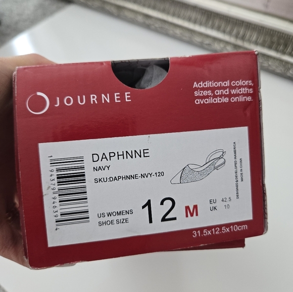 Journee Collection Women's Daphnne Slingback Pointed Cap Toe Flats. Navy. Size 1 - Picture 6 of 6